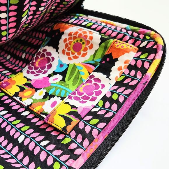 Vera Bradley Va Va Bloom 17" Quilted Laptop Sleeve Case – Bright Floral Print - - Picture 6 of 9